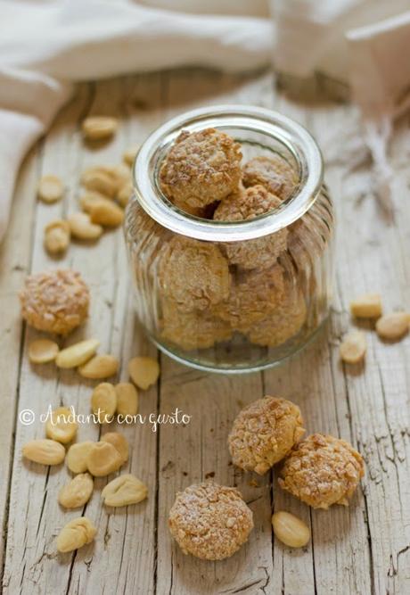 Biscottini di mandorla e limone: il patentino di madre non idonea.