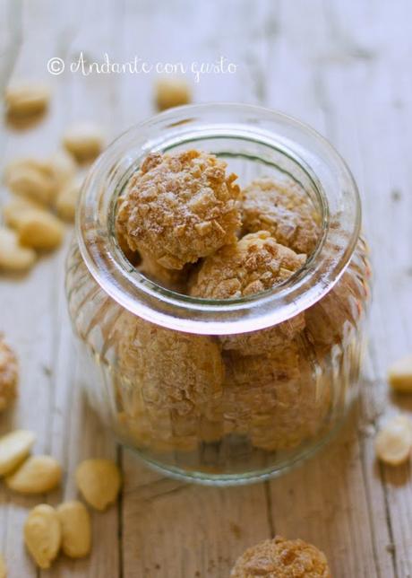 Biscottini di mandorla e limone: il patentino di madre non idonea.