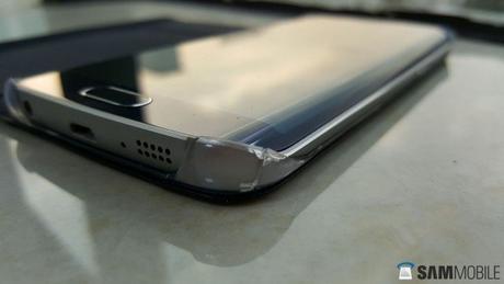 Samsung Clear Cover per Galaxy S6 non sembra godere di ottima qualità