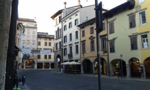 Una via piena di negozi!! Sano shopping prima dell'aperitivo!