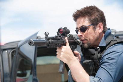 Benicio Del Toro in una scena di SICARIO © Richard Foreman