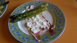 Involtini con Asparagi prosciutto e ricotta