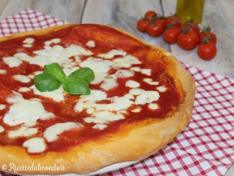 Pizza al pomodoro