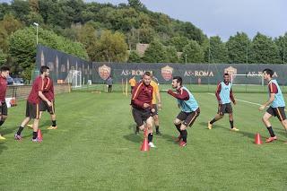 Maicon in gruppo per metà allenamento