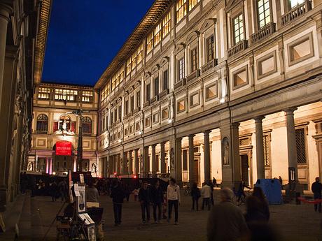 Firenze, uffizi di notte