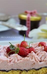 Crostata al Farro con Ganache di Cioccolato Bianco alle Fragole