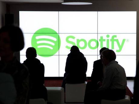 Spotify lancia la sfida ad Apple, arrivano video e news