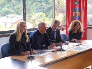 In foto da sinistra: l'assessore al Territorio del Comune di Luino, Alessandra Miglio, il sindaco di Maccagno con Pino e Veddasca Fabio Passera, il sindaco del Comune di Luino Andrea Pellicini e la pro-sindaco di Maccagno con Pino e Veddasca Costanza Guerri