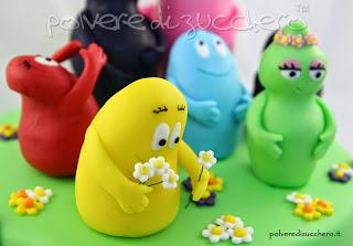 Torta Barbapapà con i personaggi tridimensionali in pasta di zucchero per i 3 anni di una bimba