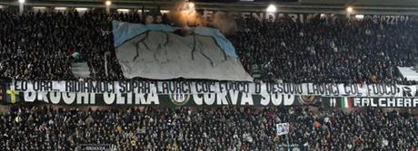Striscioni esposti dalla tifoseria juventina