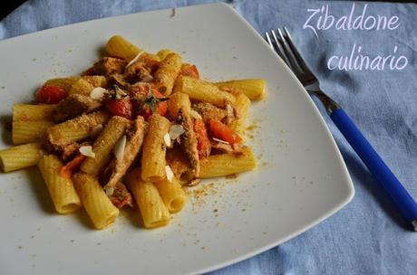 Pasta al pomodoro con sgombro, zenzero e mandorle