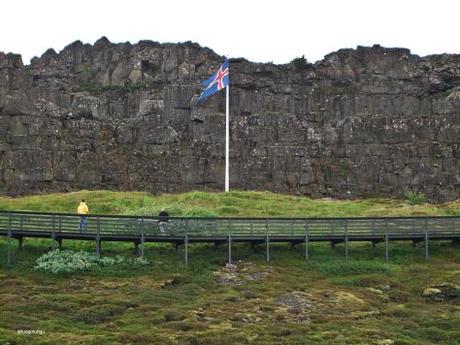 7 ricordi di un paese dall’aspetto glaciale, ma dal cuore caldo. L’Islanda e la sua capitale Reykjavik La fenditura tra la placca terreste del nord- America con quella Euroasiatica_iceland_luogolungo