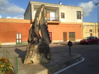 Un monumento al Pisello nano di Zollino