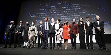 Isabella Rossellini (al centro) con la giuria e i premiati di Un certain regard
