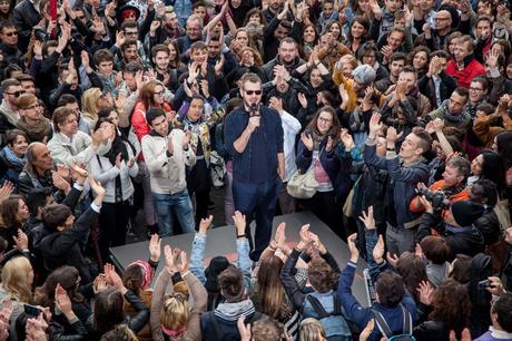 X Factor, bagno di folla a Bologna: 12 mila aspiranti pop star alla torre Unipol