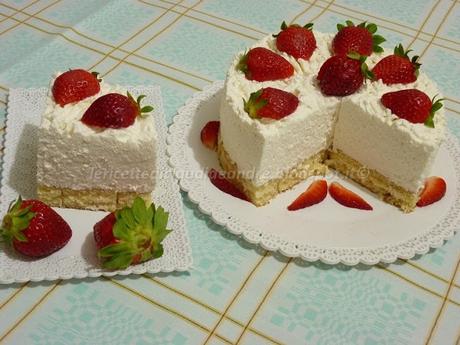 Cheesecake al cocco e fragole