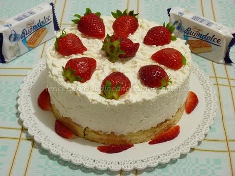 Cheesecake al cocco e fragole