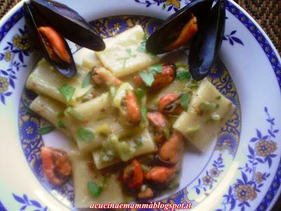 Paccheri rigati con cozze e zucchine