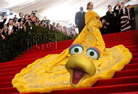 rihanna-big-bird__oPt