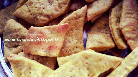 Crackers alla Curcuma con esubero di lievito madre.