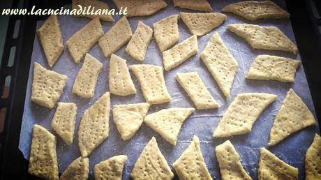 Crackers alla Curcuma con esubero di lievito madre.