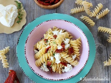 Fusilli con pomodori secchi e burrata