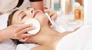 L’estetista che eseguì male la pulizia del viso deve risarcire il cliente