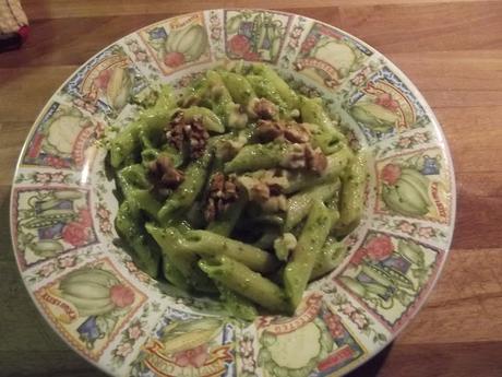 MEZZE PENNE DI KAMUT TRAFILATE AL BRONZO CON PESTO DI RUCOLA E NOCI