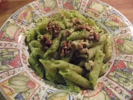 MEZZE PENNE DI KAMUT TRAFILATE AL BRONZO CON PESTO DI RUCOLA E NOCI