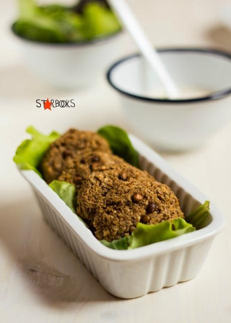 Falafel di lenticchie e salsa di yogurt all'aglio