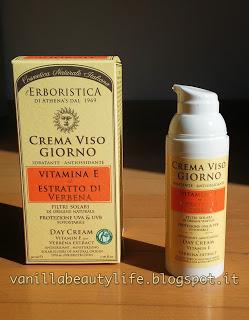 L’Erboristica di Athenas – Crema viso giorno idratante antiossidante con Vitamina E ed estratto di Verbena, con filtri solari di origine naturale