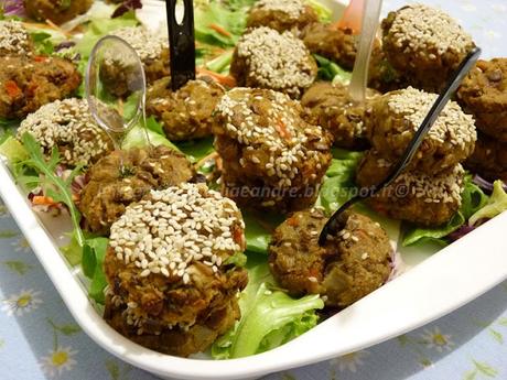 Polpettine di lenticchie con patate e sesamo, senza uova e senza grassi, al forno