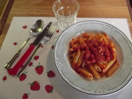 MEZZE PENNE DI KAMUT TRAFILATE AL BRONZO CON SUGO ALL'AMATRICIANA A MODO MIO