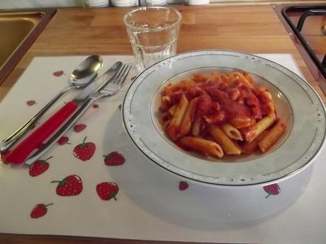 MEZZE PENNE DI KAMUT TRAFILATE AL BRONZO CON SUGO ALL'AMATRICIANA A MODO MIO