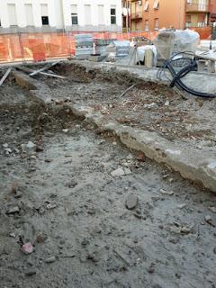 Archeologie fidentine: affiora il vecchio muro.