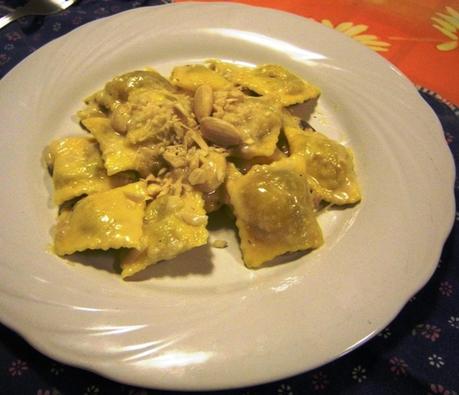 tortelli radicchio squacquerone mandorle