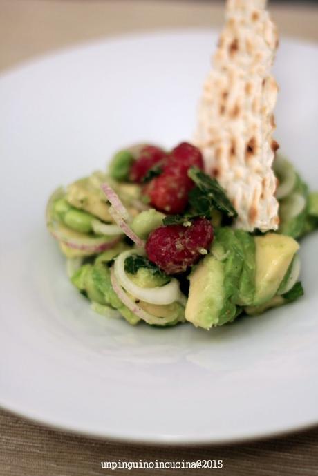 Insalata di fave, avocado e lamponi insalata-fave-lamponi-e-avocado