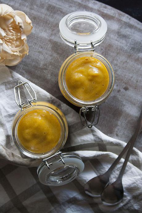 Budino di mango e banane con latte di riso e semi di chia