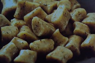 Gnocchi aromatici alle due farine con fonduta