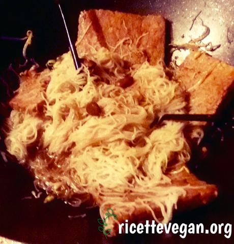 ricettevegan.org - spaghetti di riso cinesi