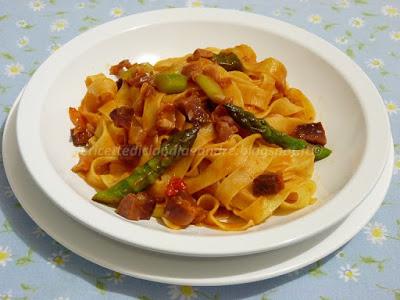 Tagliatelle con asparagi e fiocchetto Valtellina