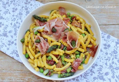 Insalata di Passatelli con Prosciutto di Parma, Asparagi e Piselli