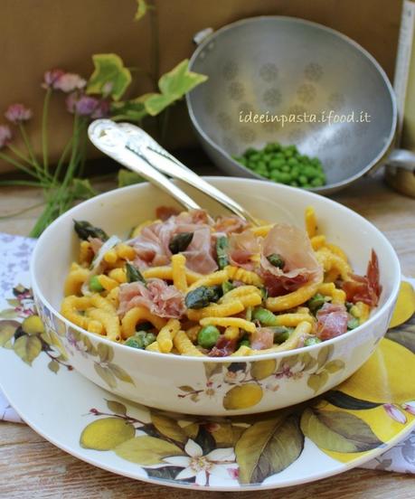 Insalata di Passatelli con Prosciutto di Parma, Asparagi e Piselli