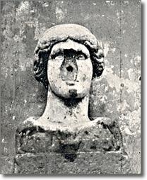 “A capa ‘e Napule”.. origine e storia della Statua di Donna Marianna