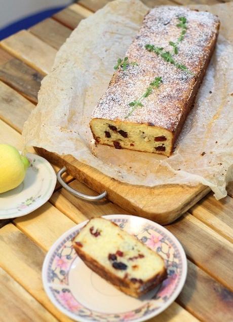 Torta di riso ai mirtilli, timo limone e Sassolino