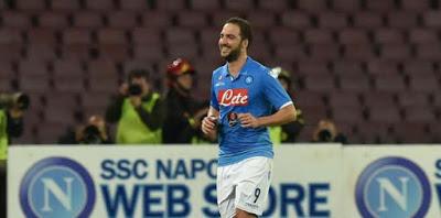 Napoli, intrigo Higuain: se il Manchester United cede Van Persie...