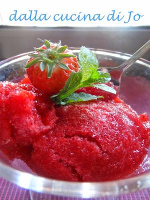 Sorbetto di fragole senza gelatiera