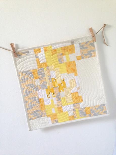 Giallo come il sole: mini quilt in patchwork improv