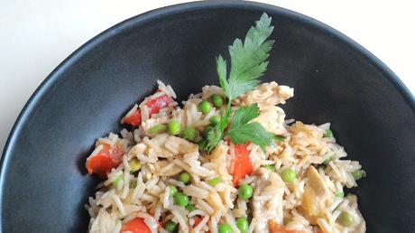 Riso orientale con pollo e peperoni