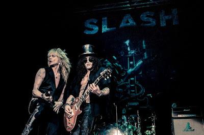 SLASH - Michael Monroe lo raggiunge sul palco (video)